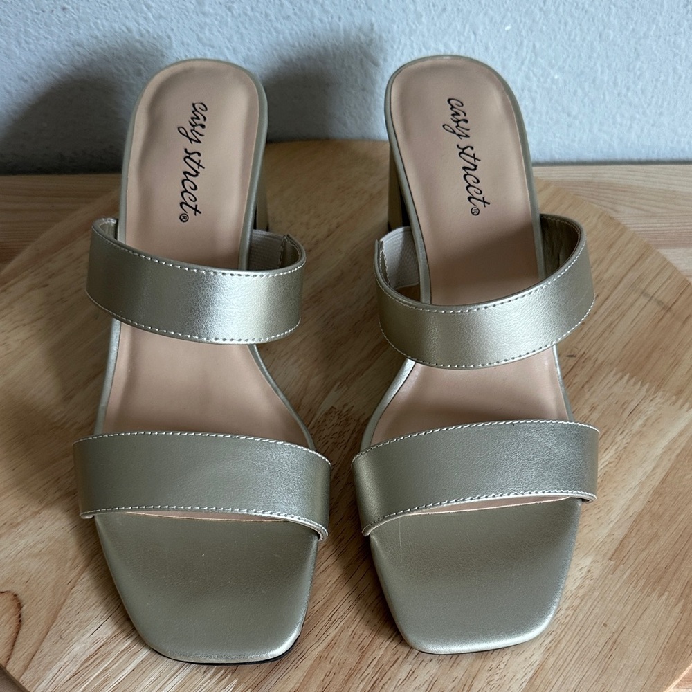 Easy Street Womens Clovelle Heeled Sandals